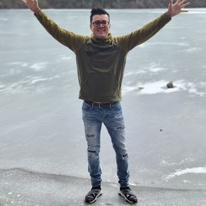 Meet your Posher, Elvis daniel